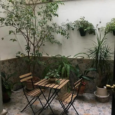 Junto A Casa Pilatos