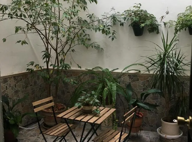 Junto A Casa Pilatos